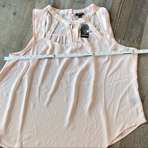 NWT TORRID Blush Colored Sleeveless Cagefront Tank ✨Perfect for Spring!!✨ - Picture 8 of 11